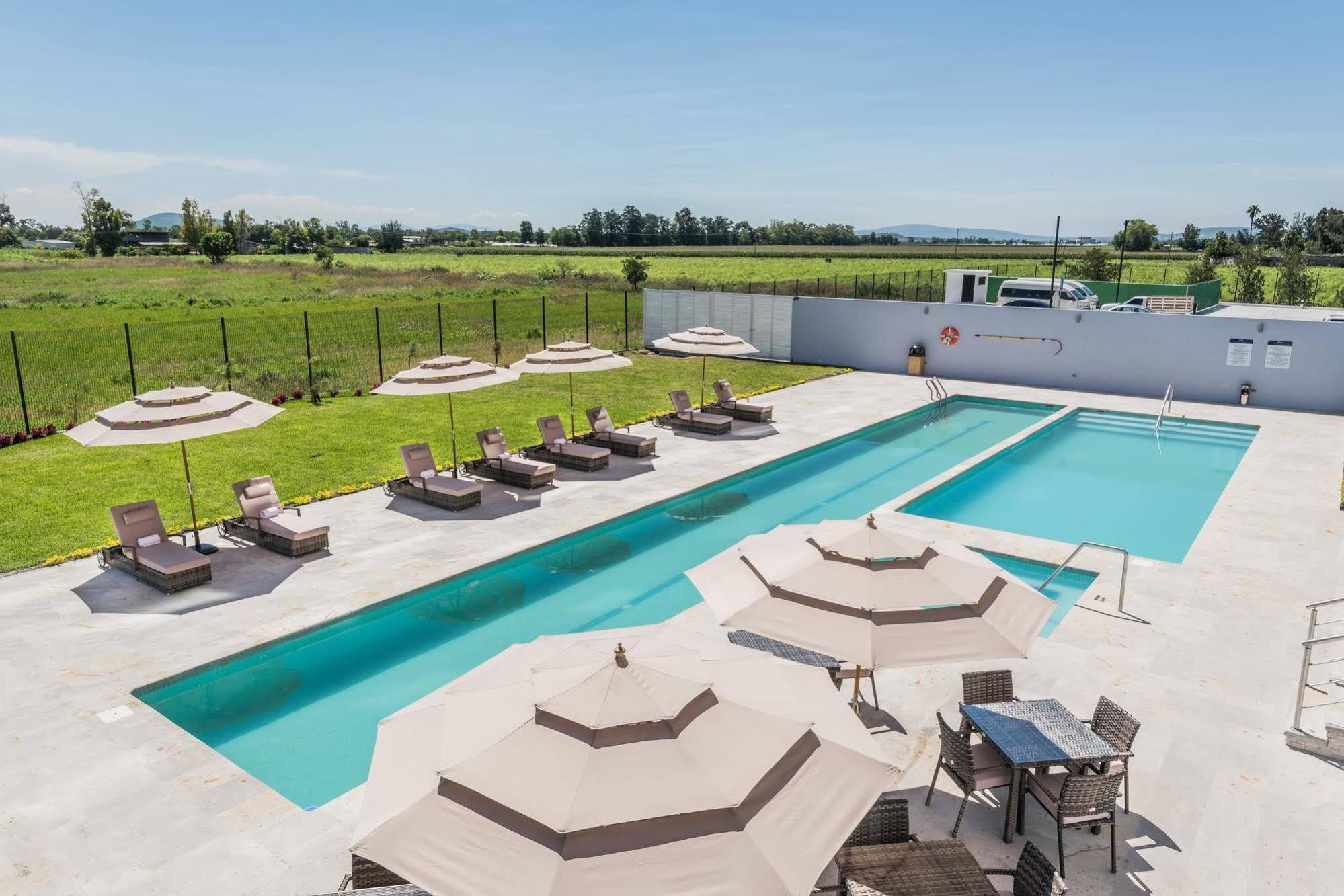 Hampton Inn & Suites By Hilton Salamanca Bajio Экстерьер фото