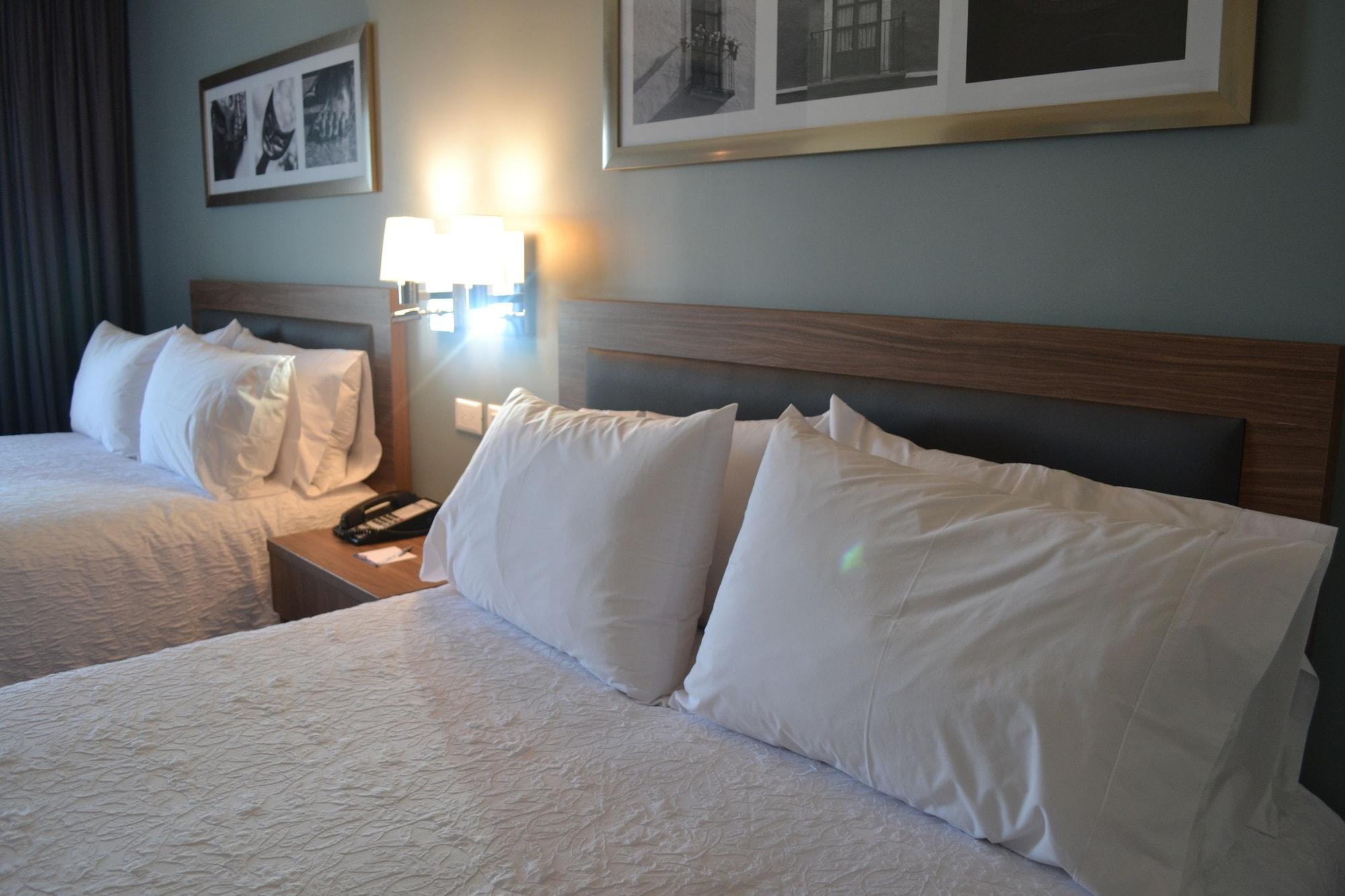 Hampton Inn & Suites By Hilton Salamanca Bajio Экстерьер фото