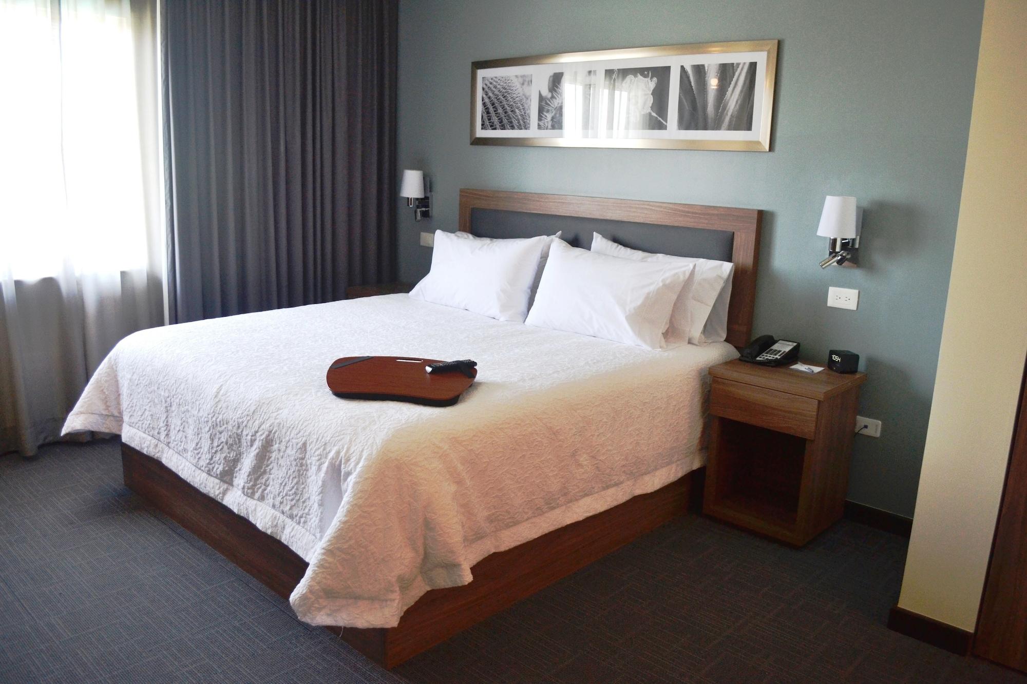 Hampton Inn & Suites By Hilton Salamanca Bajio Экстерьер фото
