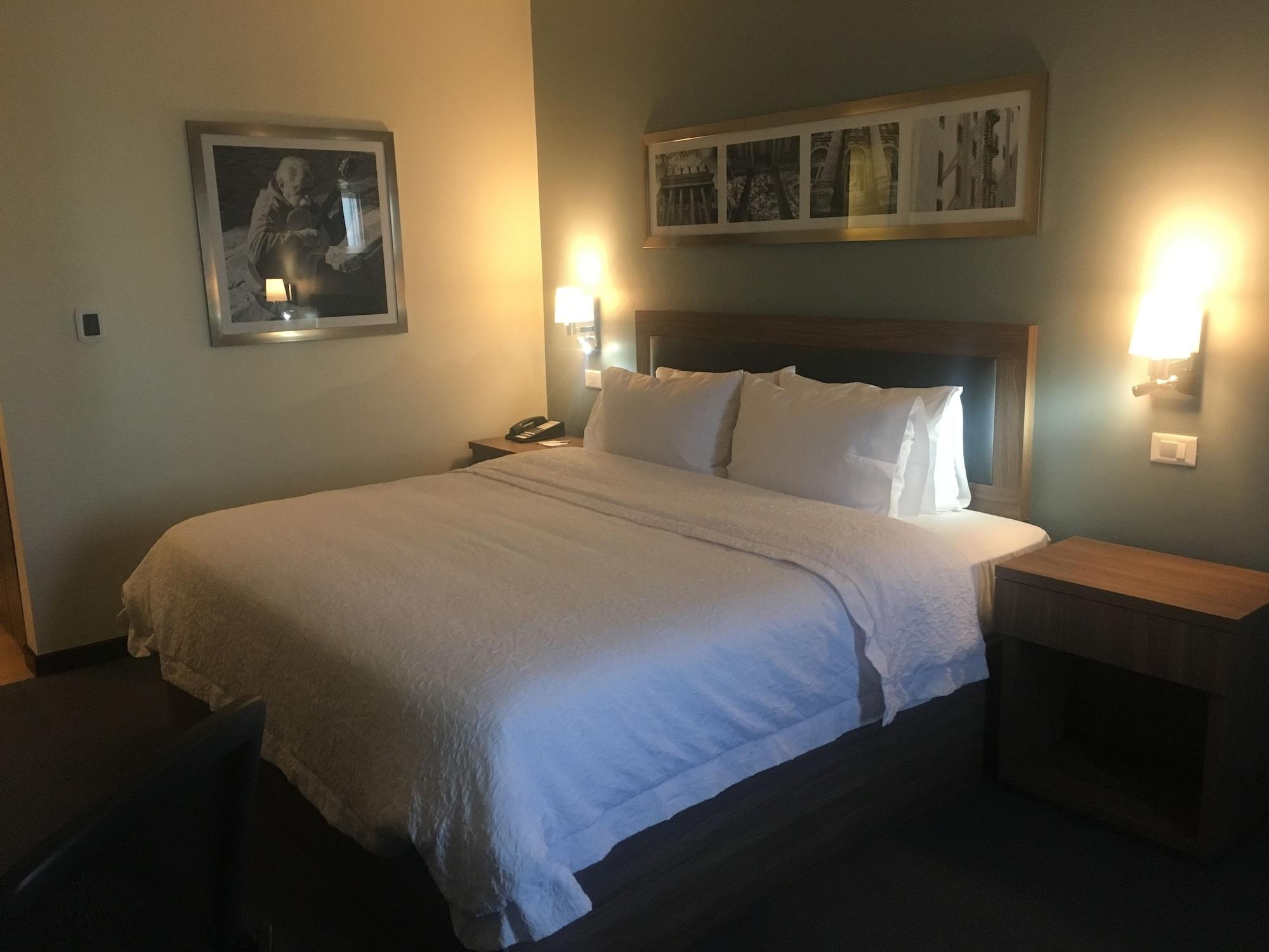 Hampton Inn & Suites By Hilton Salamanca Bajio Экстерьер фото