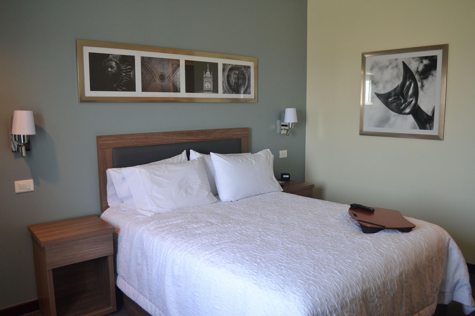 Hampton Inn & Suites By Hilton Salamanca Bajio Экстерьер фото