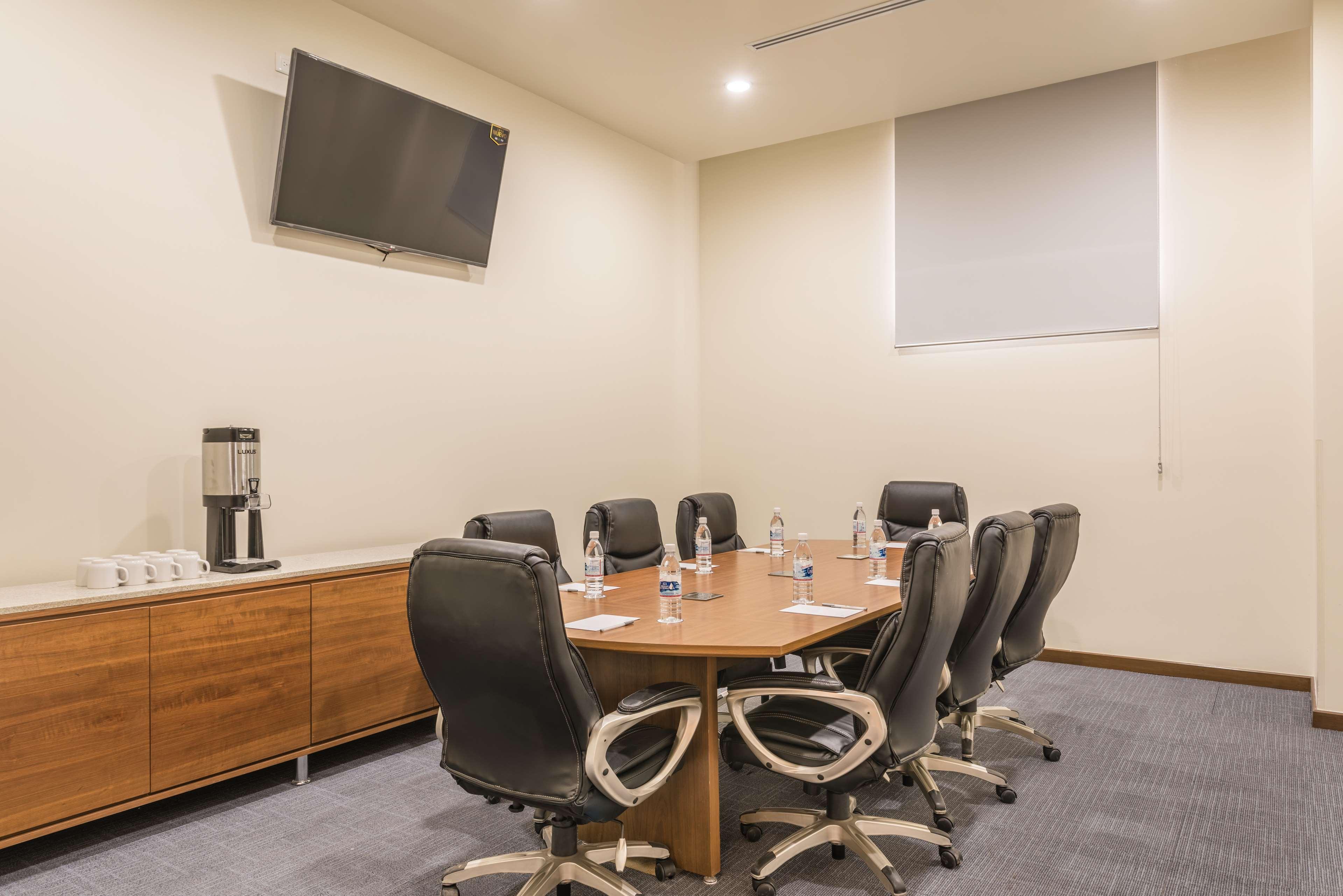 Hampton Inn & Suites By Hilton Salamanca Bajio Экстерьер фото