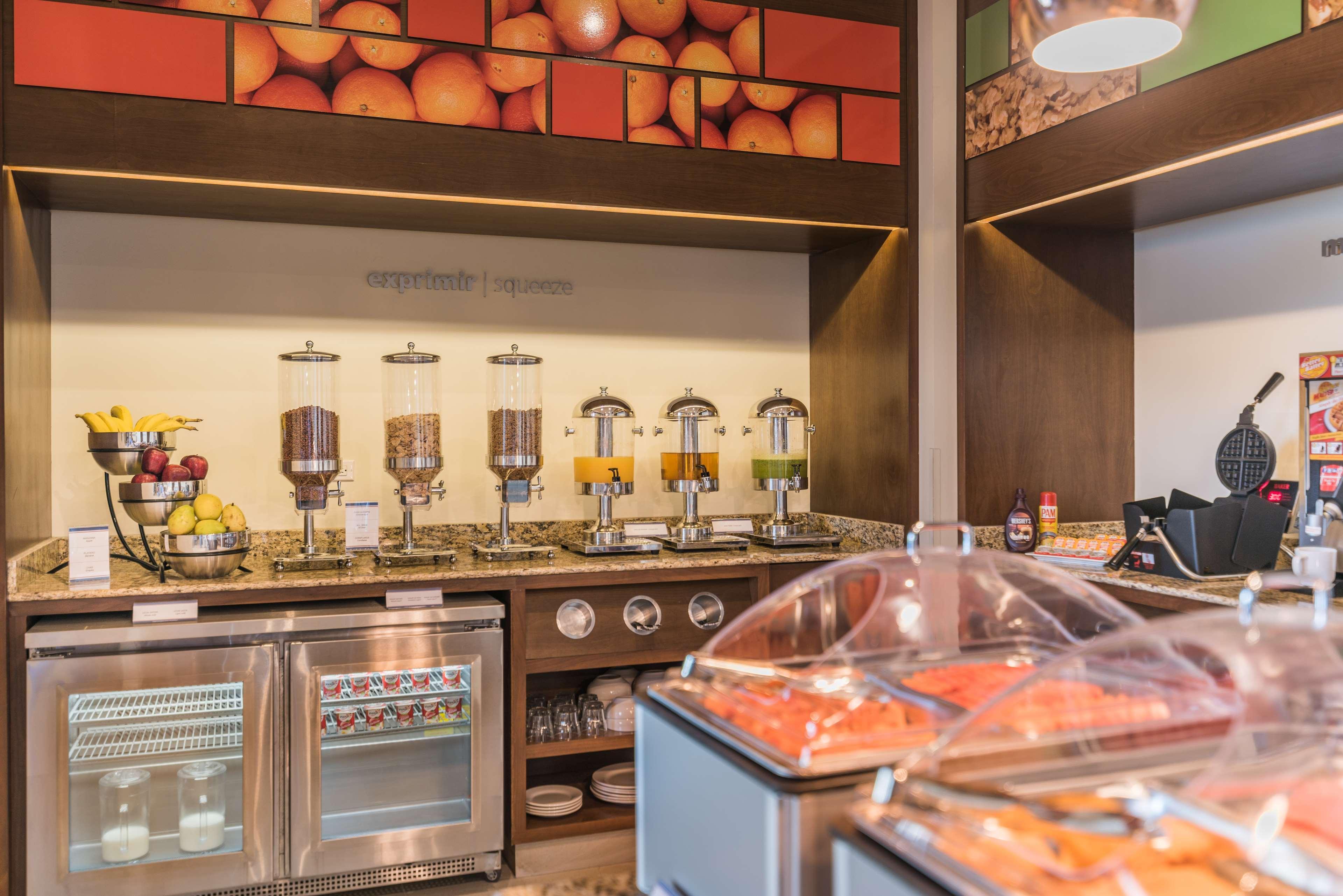 Hampton Inn & Suites By Hilton Salamanca Bajio Экстерьер фото