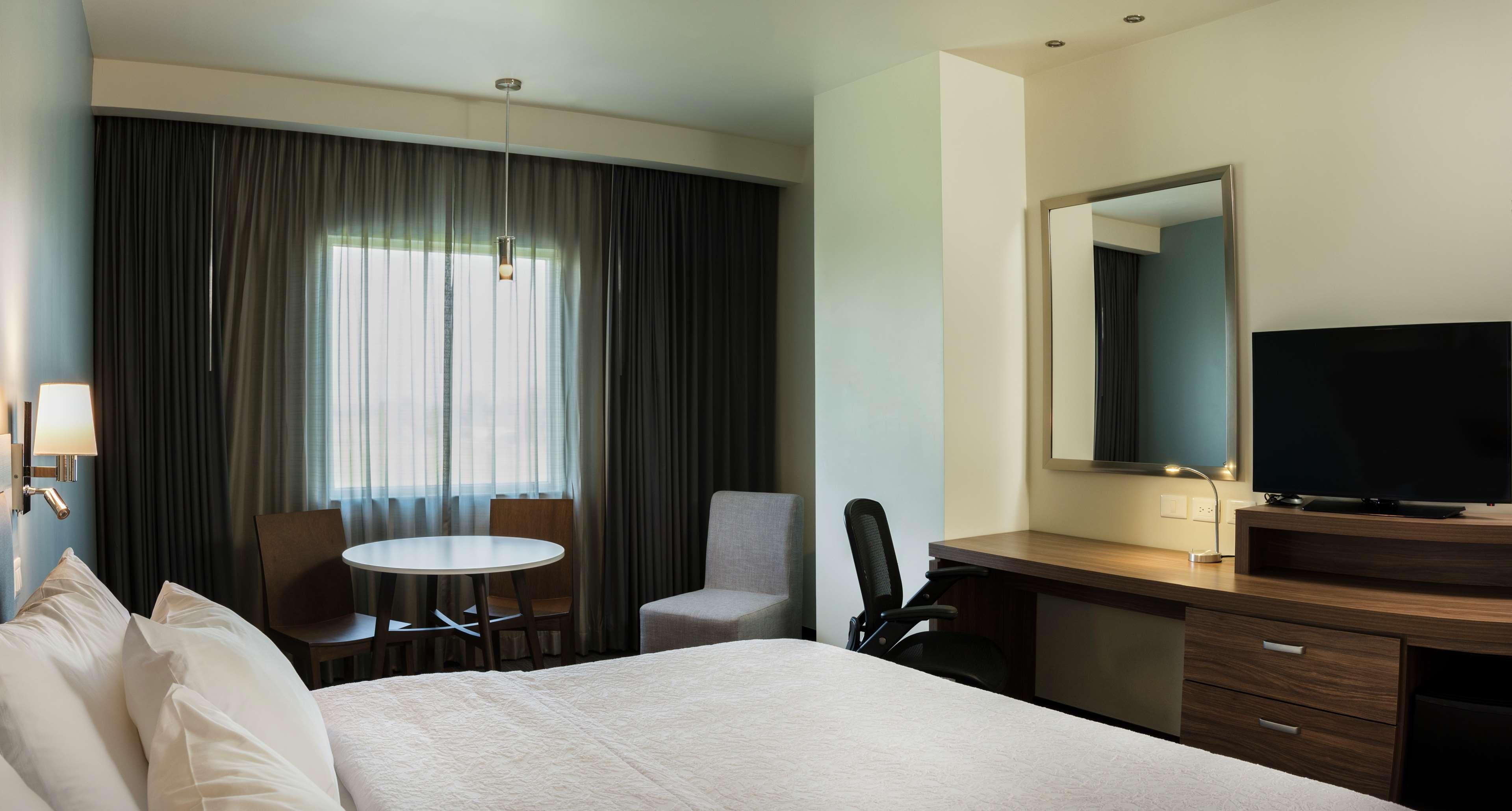Hampton Inn & Suites By Hilton Salamanca Bajio Экстерьер фото