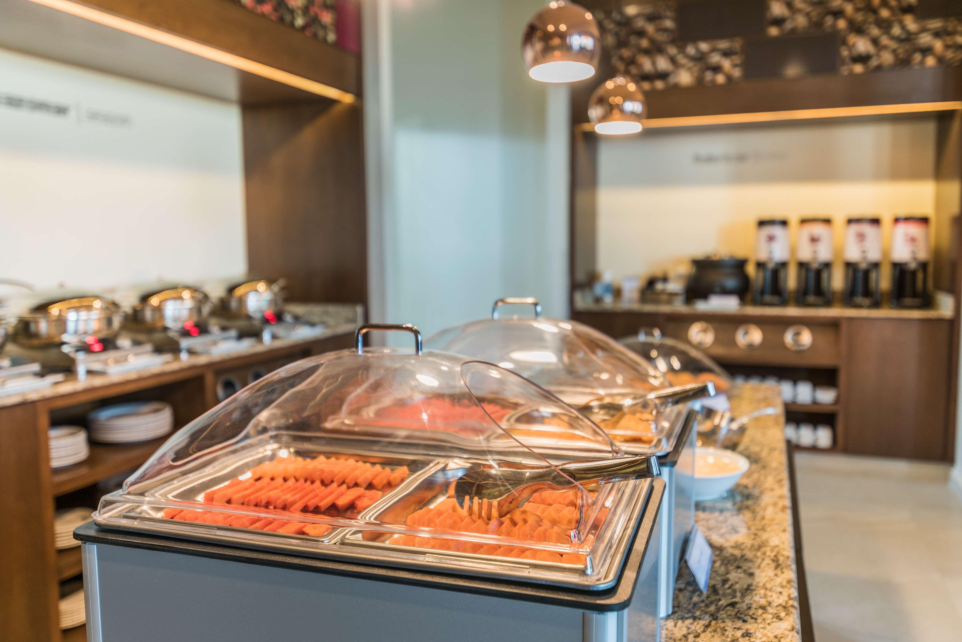 Hampton Inn & Suites By Hilton Salamanca Bajio Экстерьер фото