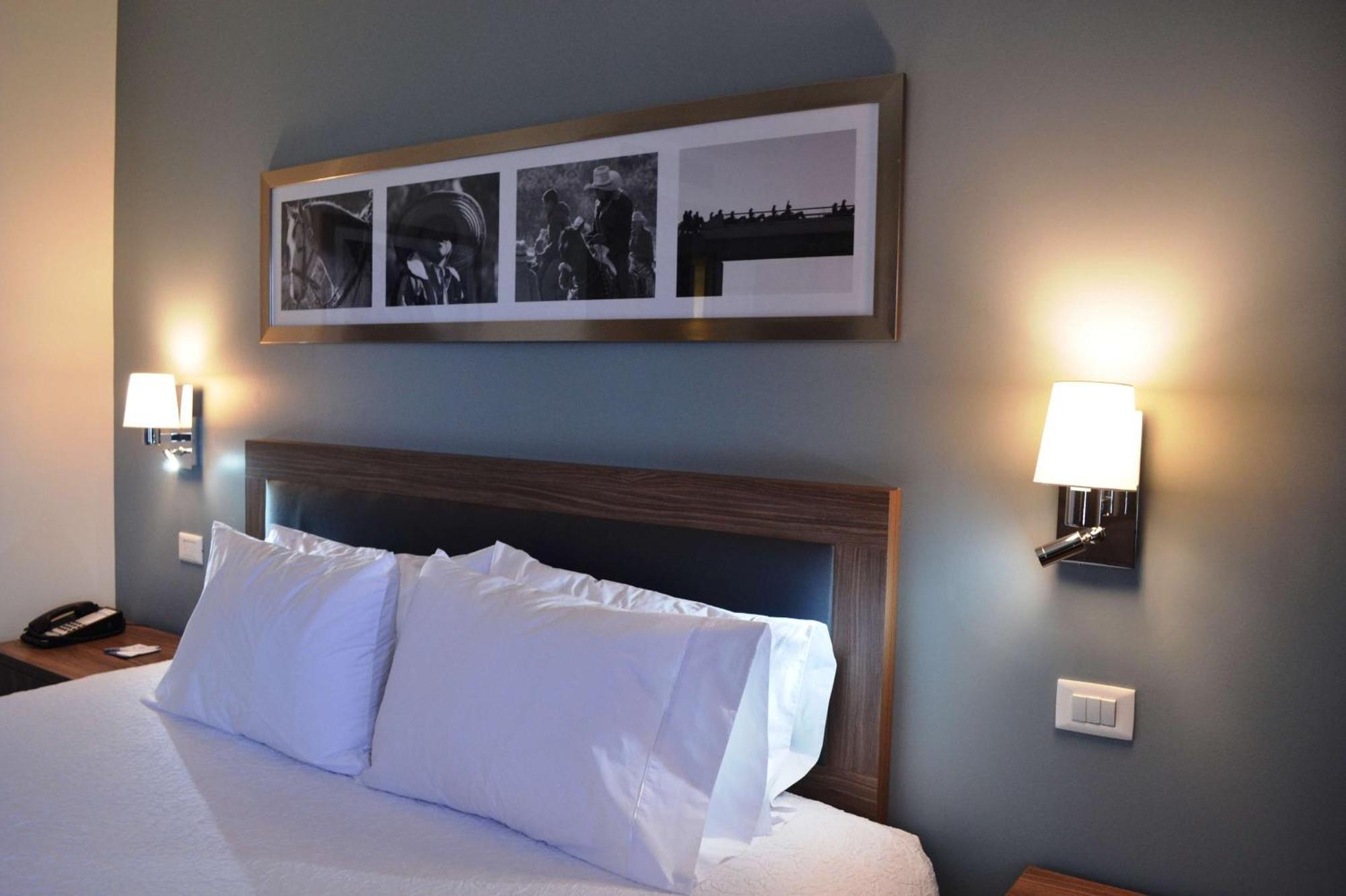 Hampton Inn & Suites By Hilton Salamanca Bajio Экстерьер фото