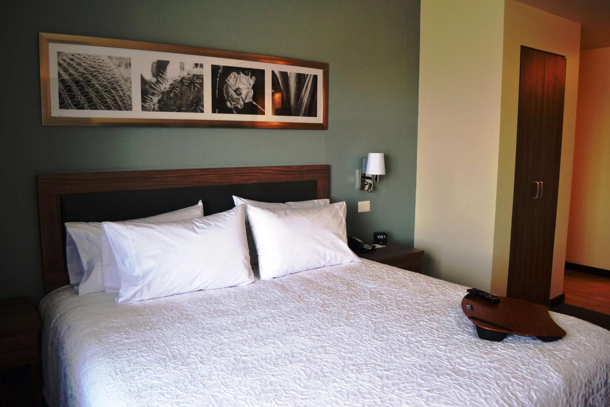 Hampton Inn & Suites By Hilton Salamanca Bajio Экстерьер фото