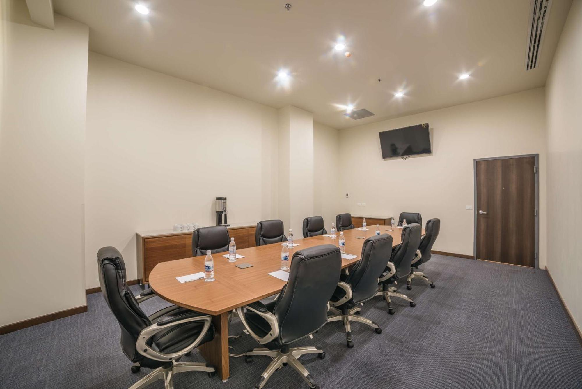 Hampton Inn & Suites By Hilton Salamanca Bajio Экстерьер фото