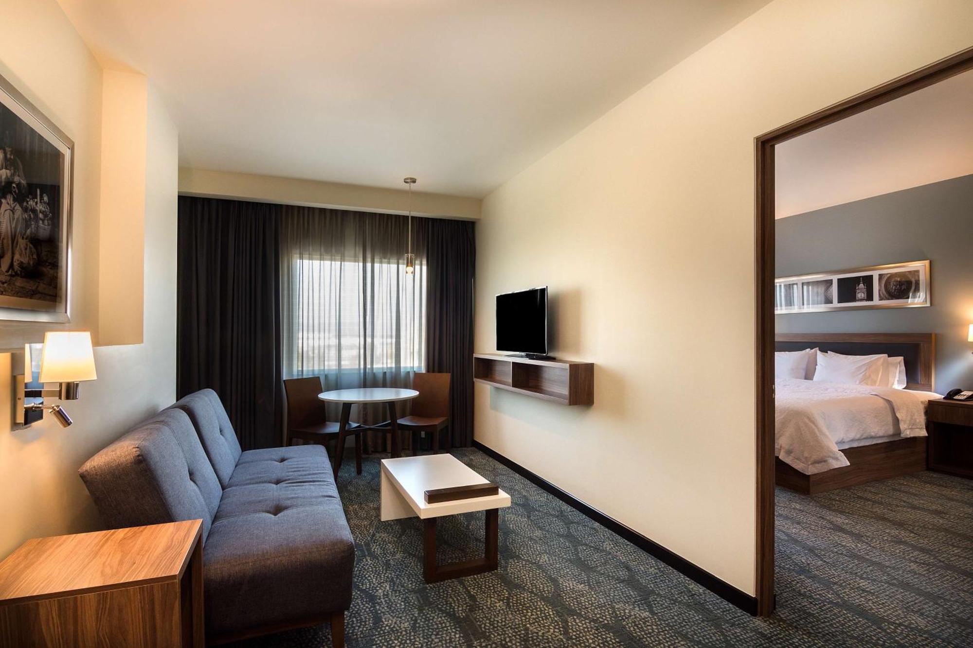 Hampton Inn & Suites By Hilton Salamanca Bajio Экстерьер фото