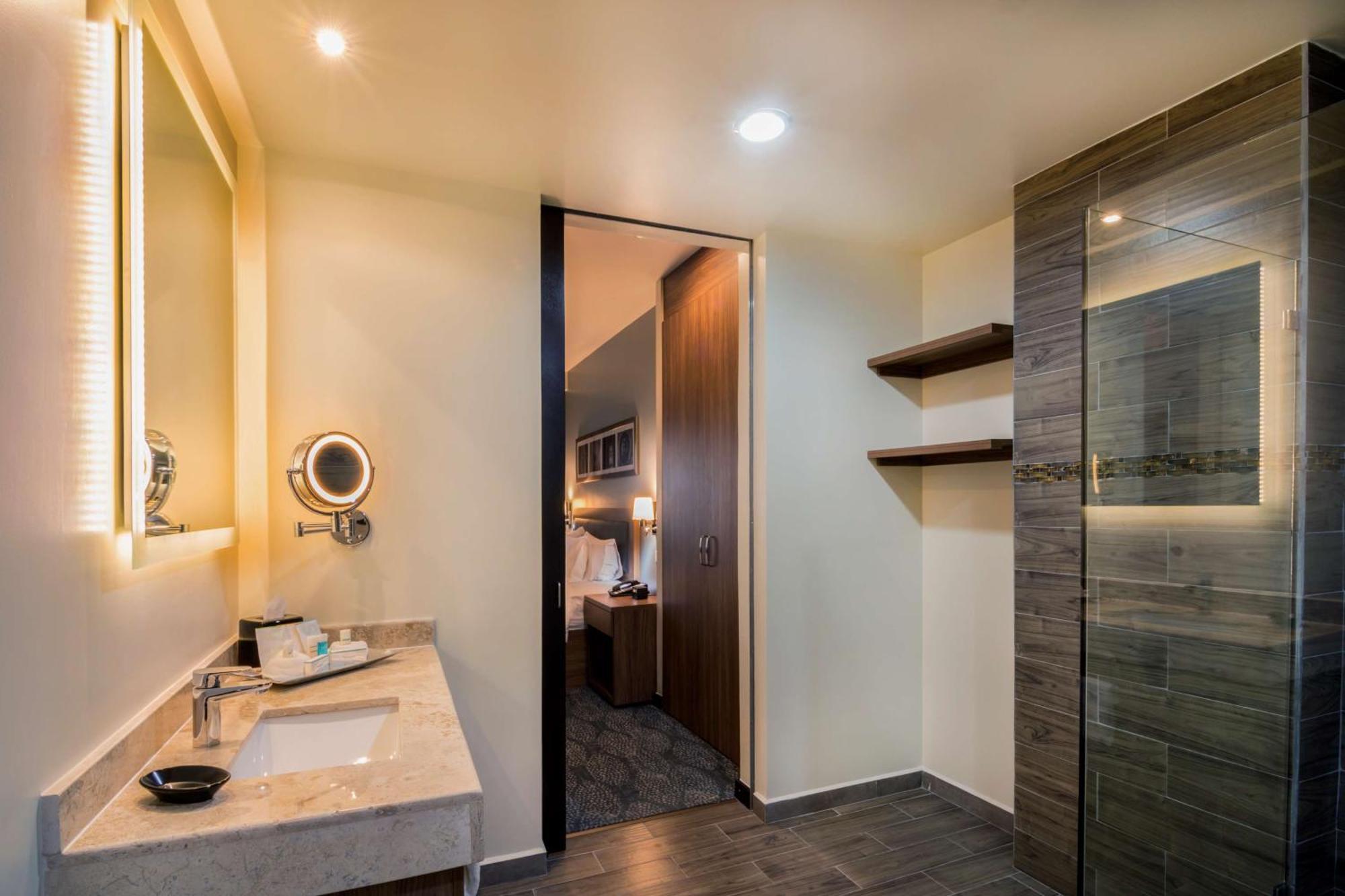 Hampton Inn & Suites By Hilton Salamanca Bajio Экстерьер фото