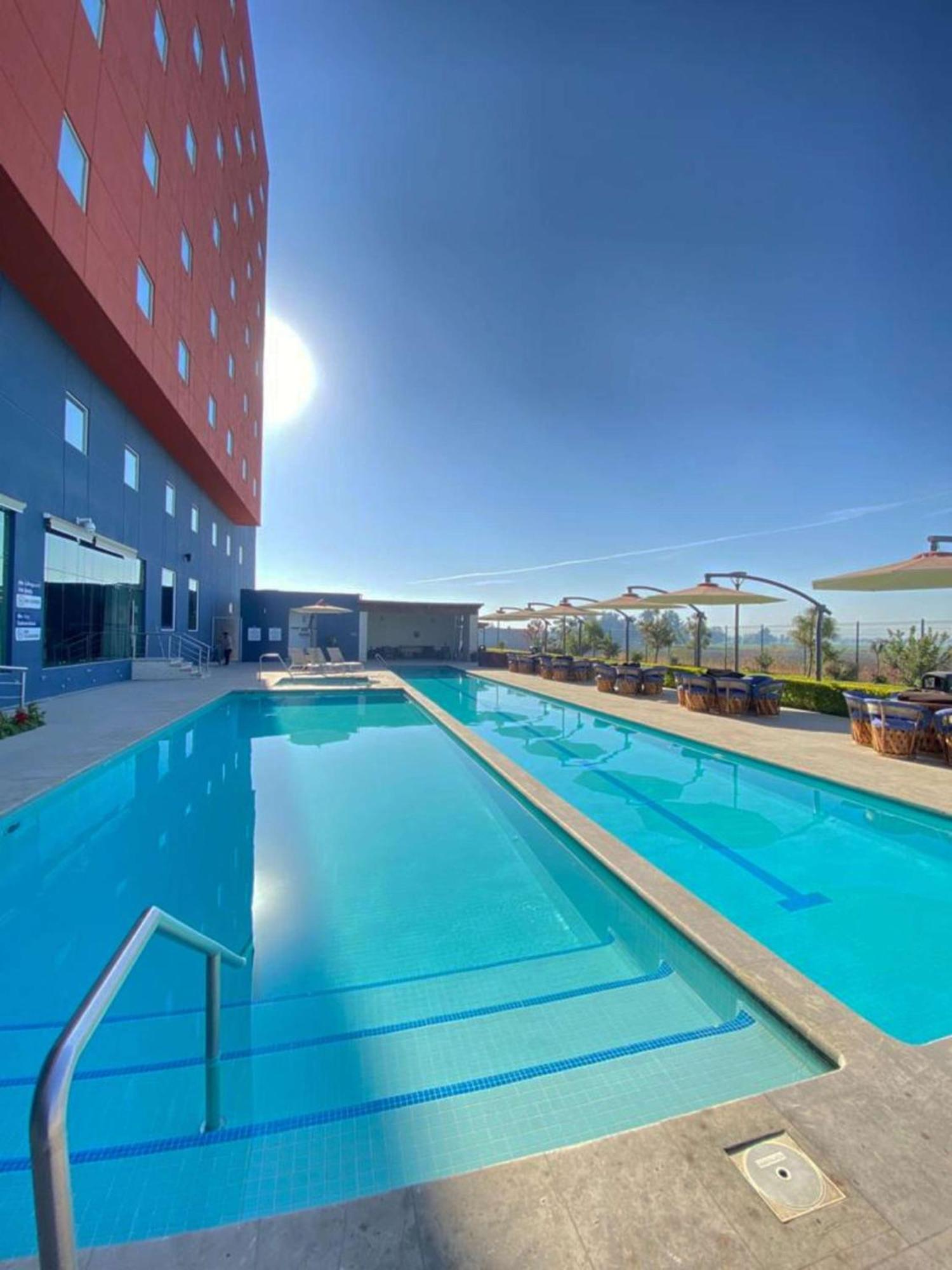 Hampton Inn & Suites By Hilton Salamanca Bajio Экстерьер фото