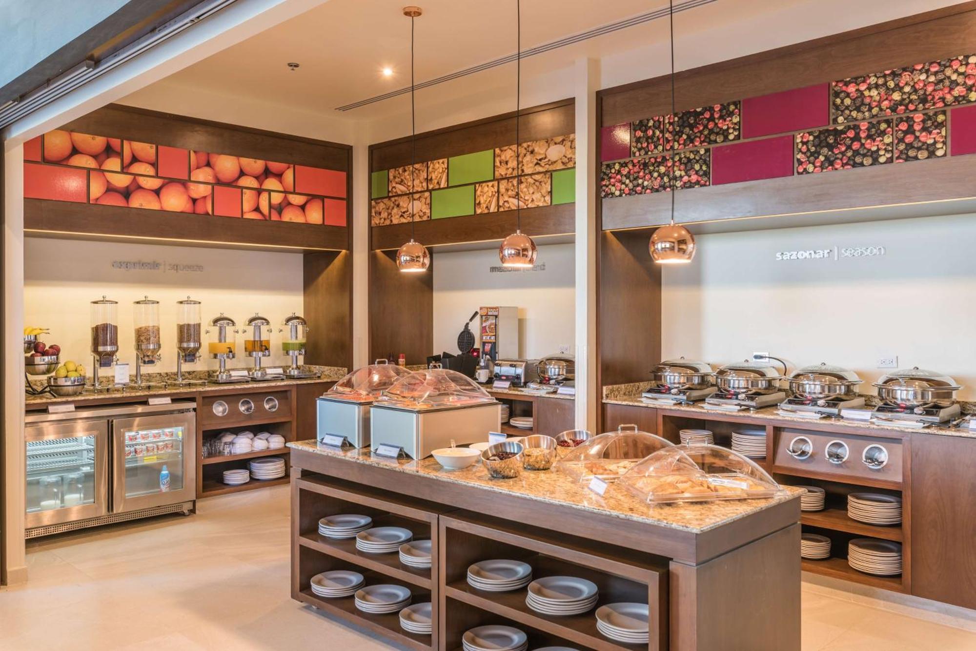 Hampton Inn & Suites By Hilton Salamanca Bajio Экстерьер фото
