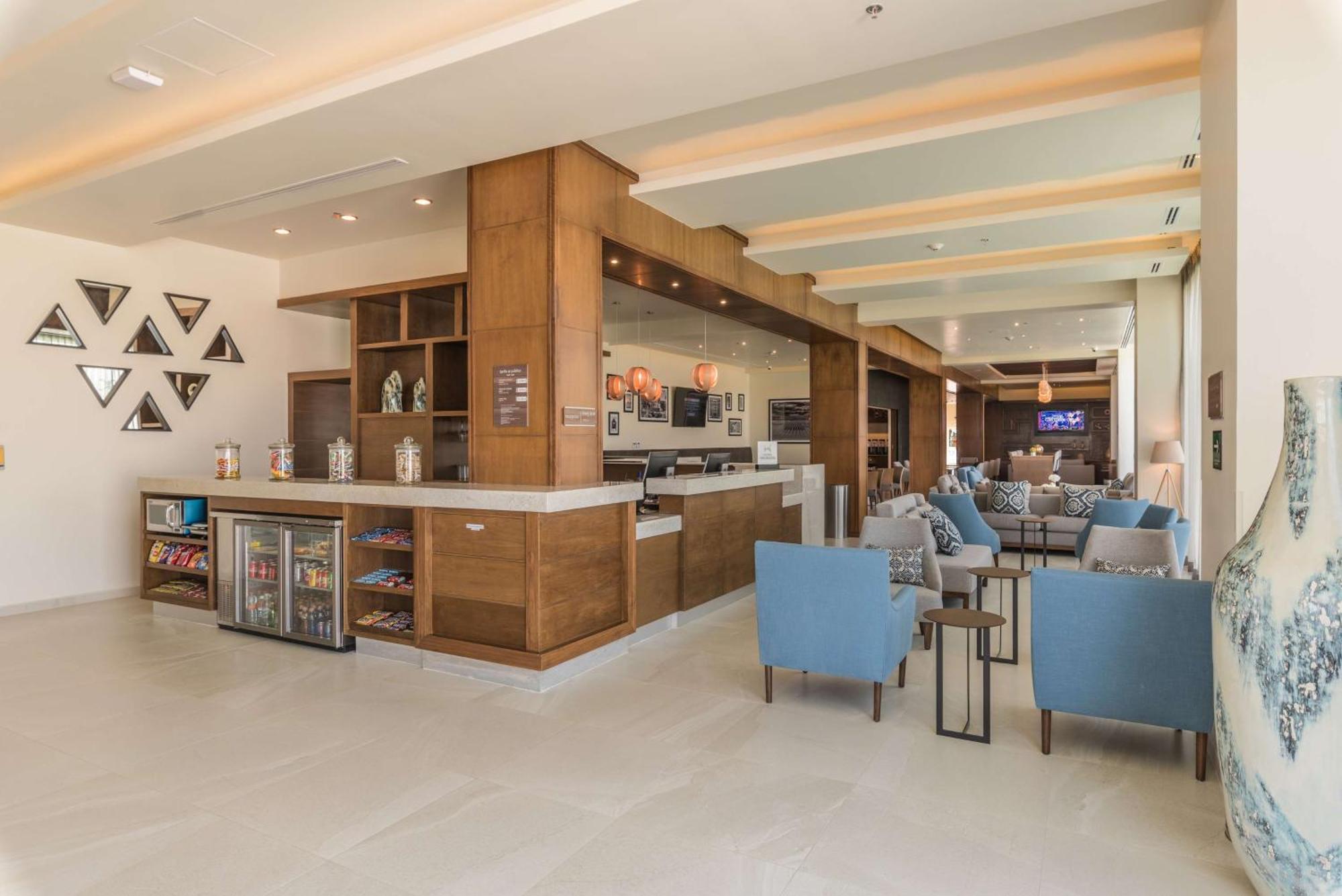 Hampton Inn & Suites By Hilton Salamanca Bajio Экстерьер фото