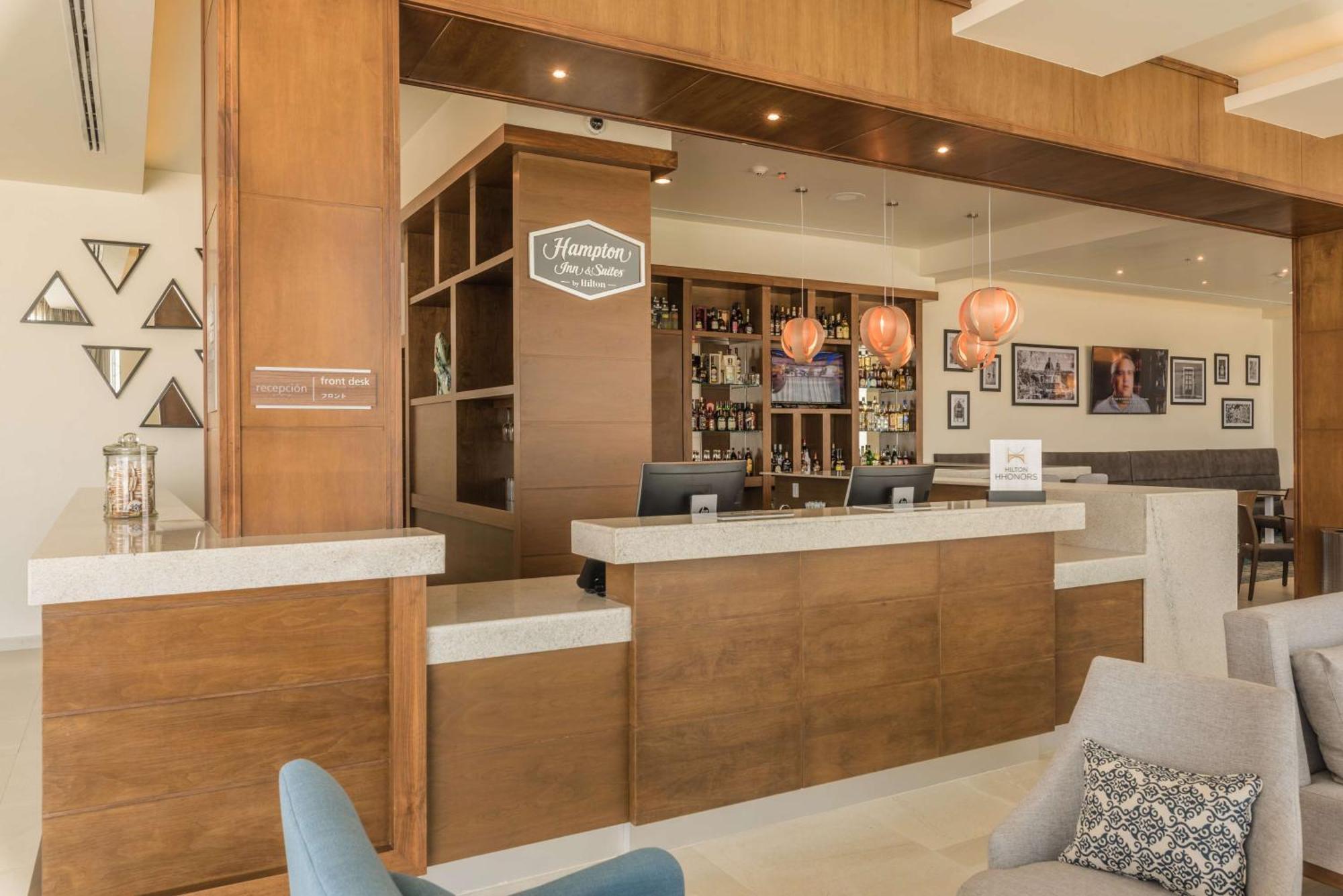 Hampton Inn & Suites By Hilton Salamanca Bajio Экстерьер фото