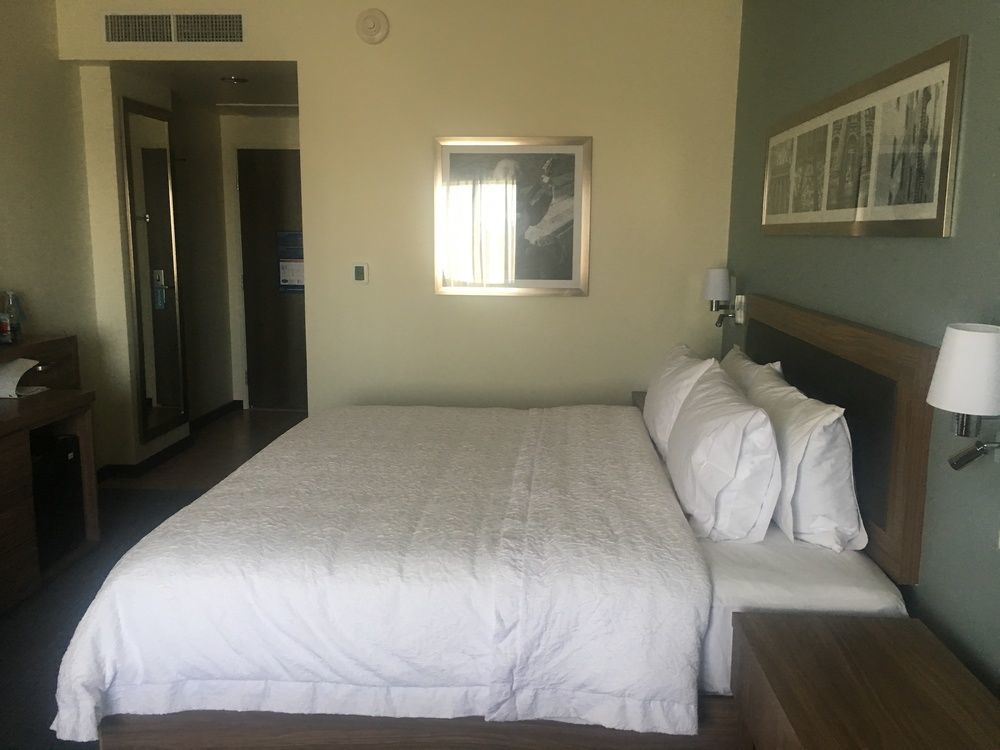 Hampton Inn & Suites By Hilton Salamanca Bajio Экстерьер фото