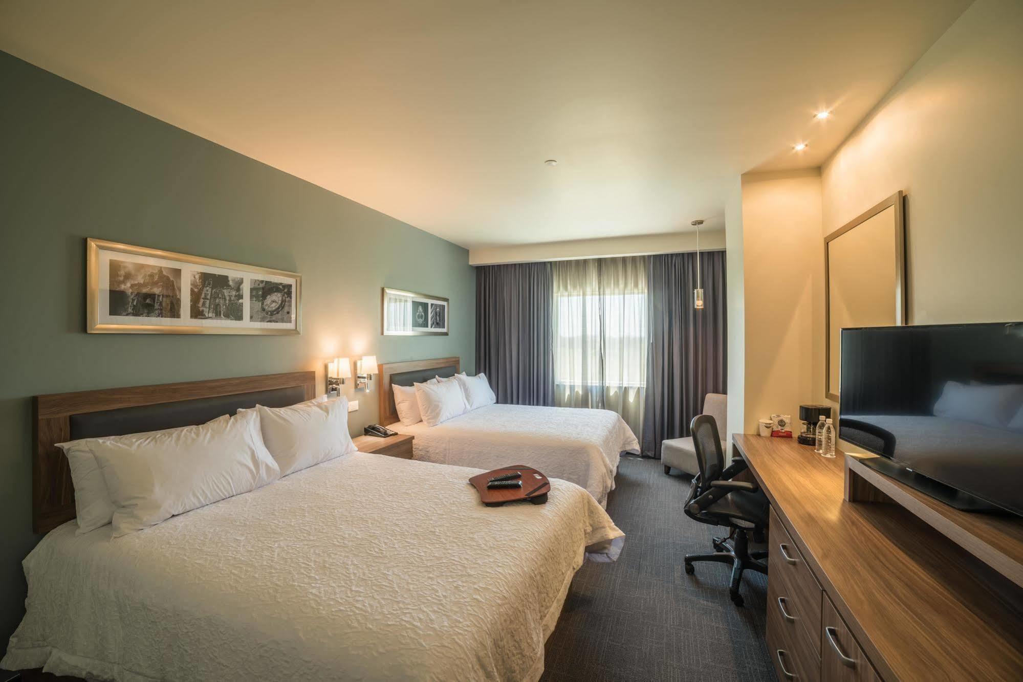 Hampton Inn & Suites By Hilton Salamanca Bajio Экстерьер фото